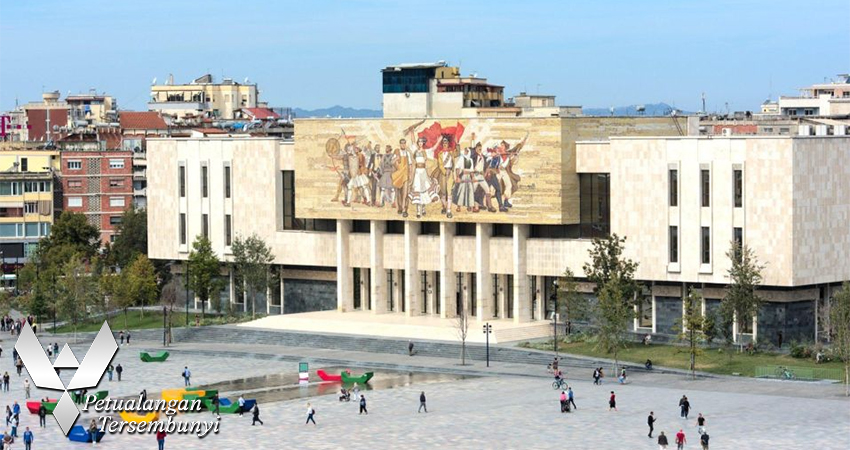Sejarah dan Seni di Museum Nasional Tirana
